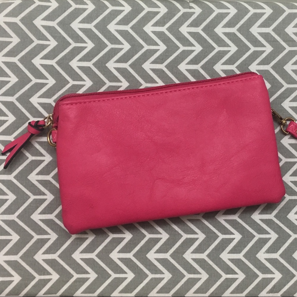 Pink purse with adjustable strap!